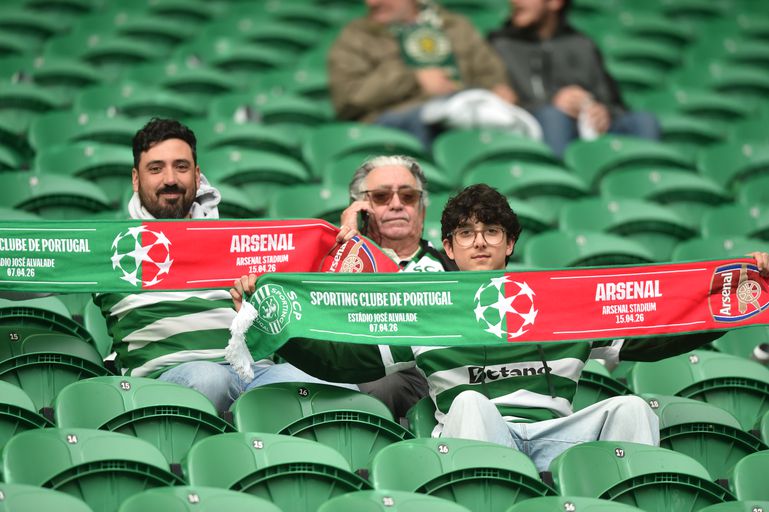 Cachecol Sporting-Arsenal - Foto: Miguel Nunes/A BOLA