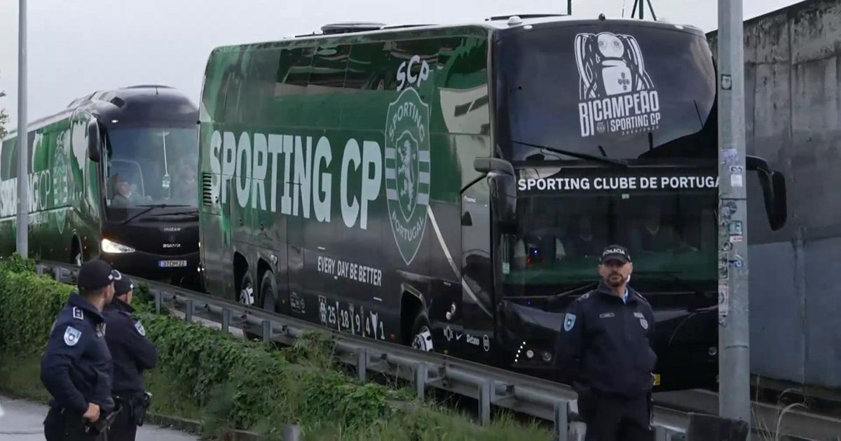 Autocarro dos leões à chegada ao estádio