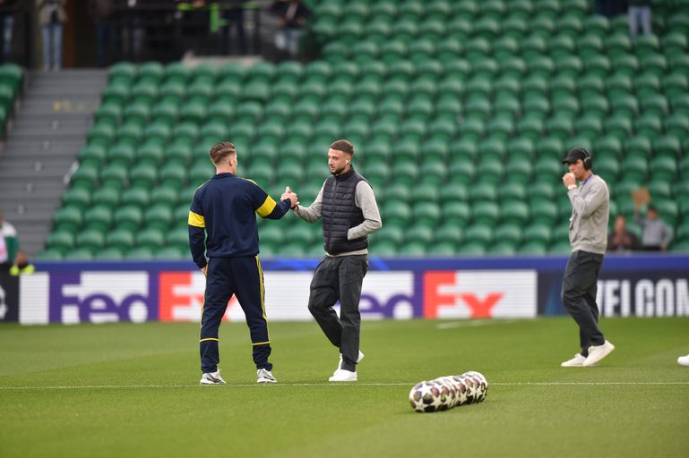 Gyokeres cumprimenta Debast - Foto: Miguel Nunes/A BOLA