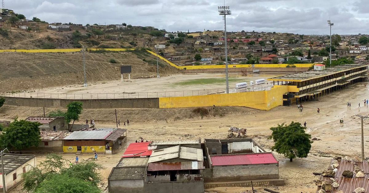 Chuvas intensas no Lobito danificam Estádio do Buraco