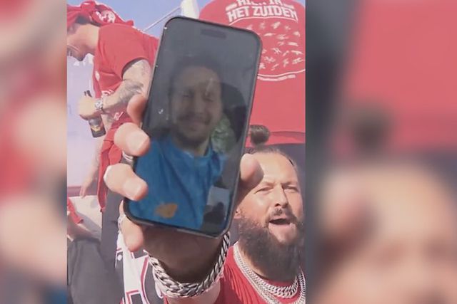 Luuk de Jong na festa do título do PSV... mas à distância de uma chamada