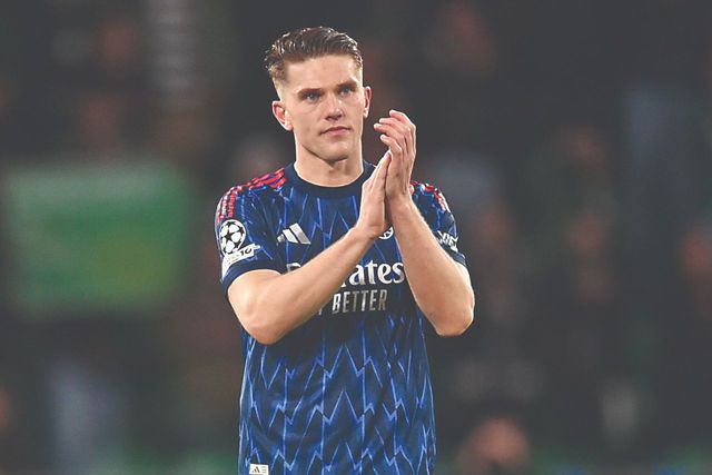 Gyokeres agradece carinho no final do jogo - Foto - Miguel Nunes