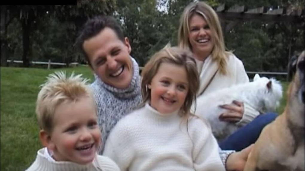 Gina Schumacher, filha de Michael Schumacher, com o irmão e a mãe /Instagram