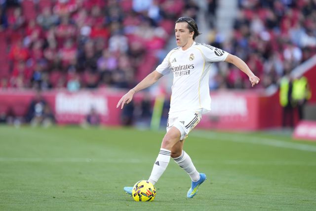 Álvaro Carreras, lateral-esquerdo do Real Madrid, em ação frente ao Maiorca