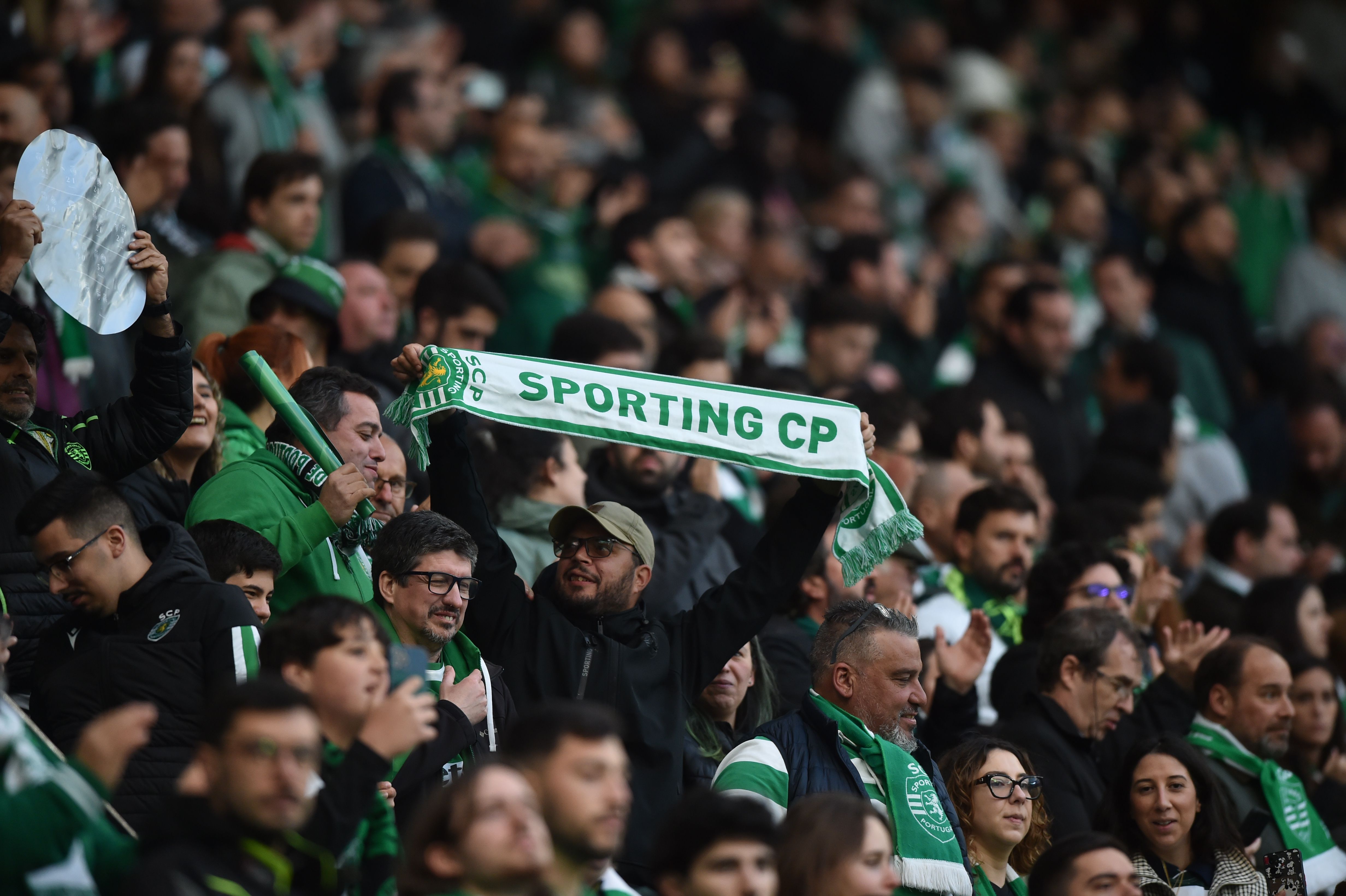 Adeptos do Sporting no duelo com o Arsenal, em Alvalade - Foto: Miguel Nunes/A BOLA