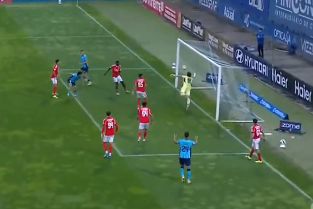 Defesa para Mourinho ver: que voo de Diogo Ferreira! (vídeo)