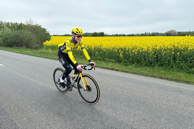 Jonas Vingegaard regressa aos treinos na estrada: «Espero estar no Tour»