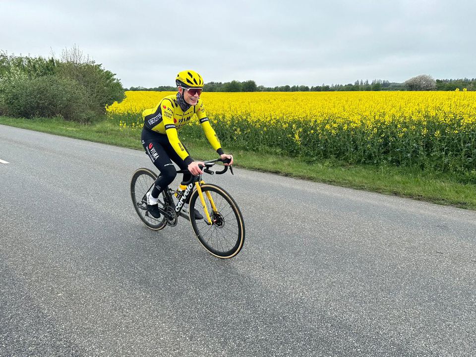 Jonas Vingegaard regressa aos treinos na estrada: «Espero estar no Tour»