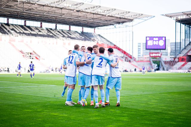 Schalke 04 garante a manutenção na Bundesliga 2 e ‘sobrevive’ mais um ano