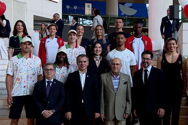 Atletas olímpicos ou modelos? Um dia numa nova pele para mostrar o traje para Paris