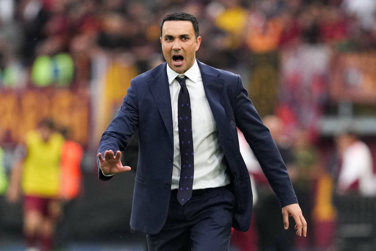 Fiorentina renova com o treinador antes de meia-final europeia