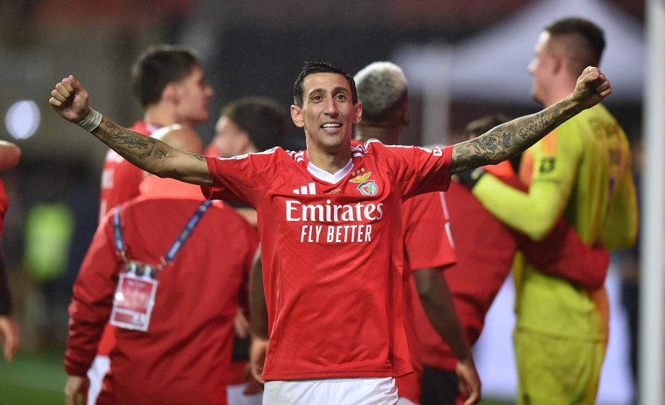 Ángel Di María (2023/24-2024/25): Regressou ao Benfica em 2023, apaixonou novamente as bancadas do Estádio da Luz e conquistou uma Taça da Liga e uma Supertaça. O Mundial de Clubes marcou a despedida definitiva das águias (Miguel Nunes)