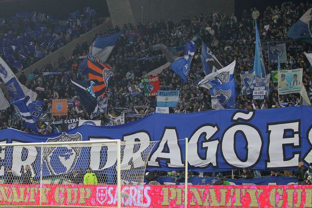 Claque portista desagrada com ausência de referência ao antigo presidente na revista Dragões