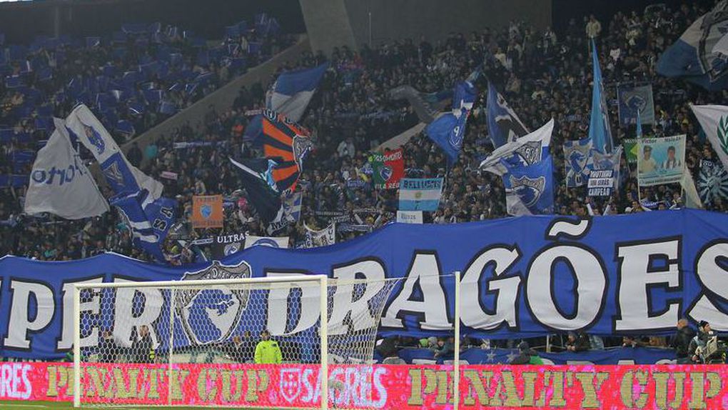 Claque portista desagrada com ausência de referência ao antigo presidente na revista Dragões