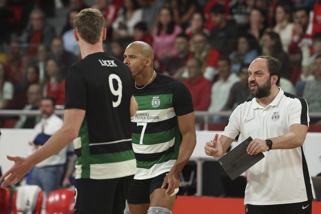 João Coelho, treinador de voleibol do Sporting não quer distrações. Foto TIAGO PETINGA/Lusa