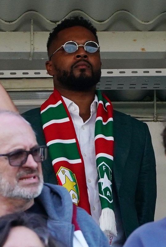 Evra continua a torcer pelo Estrela: «Estamos a construir um clube que representa mais que ganhar»