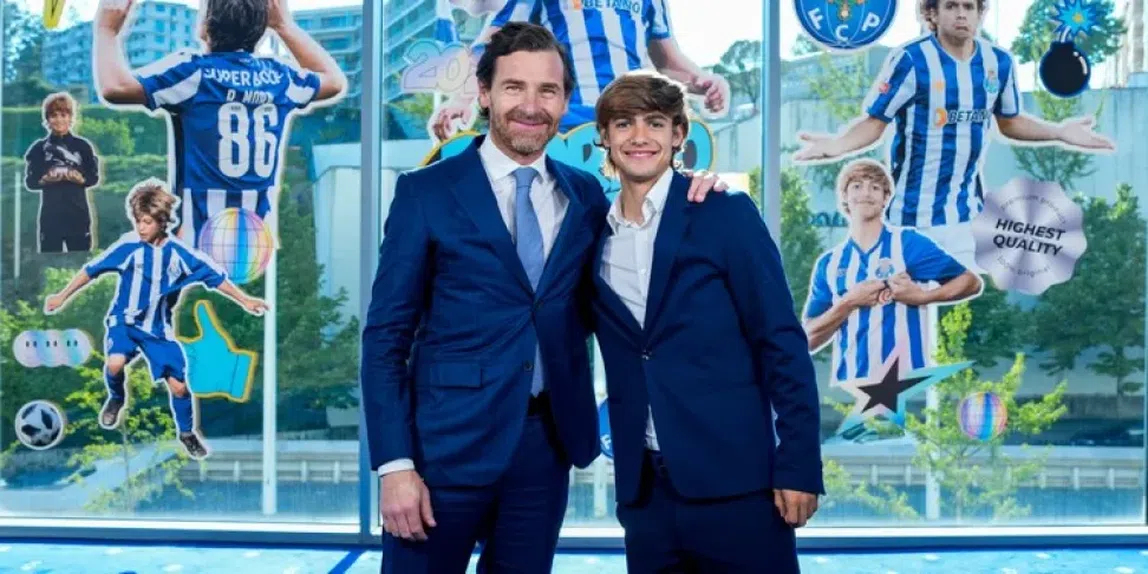 André Villas-Boas felicita o médio do FC Porto