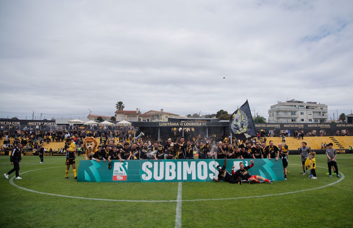 Dos distritais à Liga 2 em oito anos: o despertar do leão de Lourosa