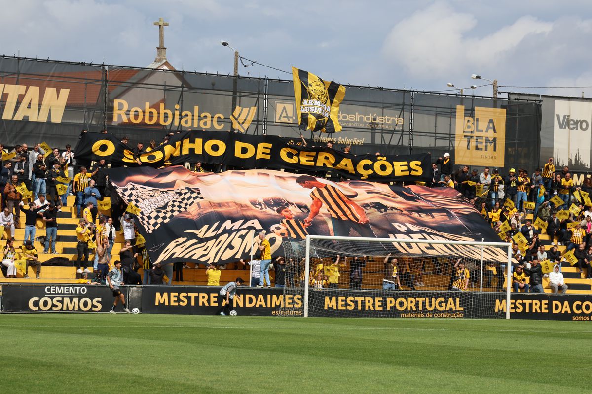 Lusitânia de Lourosa é o campeão da Liga 3