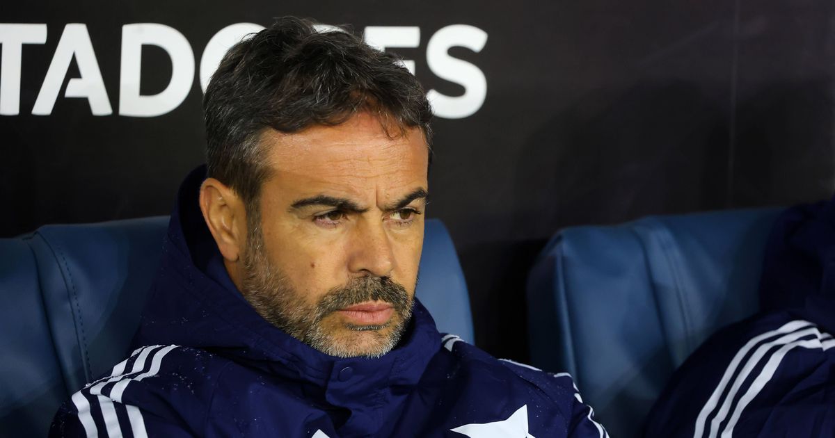 Cruzeiro empata no Chile com dez jogadores e mantém liderança do grupo
