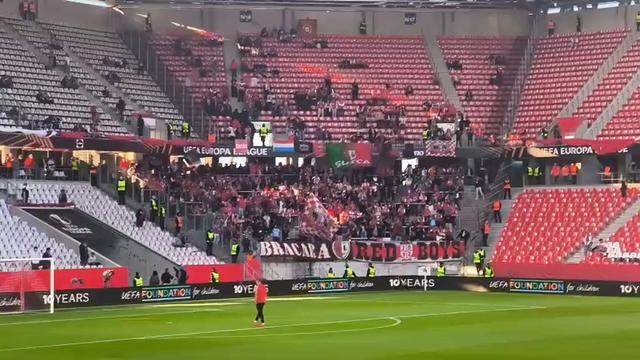 Adeptos do SC Braga já se fazem ouvir a uma hora do jogo em Friburgo
