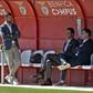 Rui Costa e Mário branco, respetivamente presidente e diretor-geral do Benfica, com Simão Sabrosa, diretor-técnico, em pé (foto: Miguel Nunes)