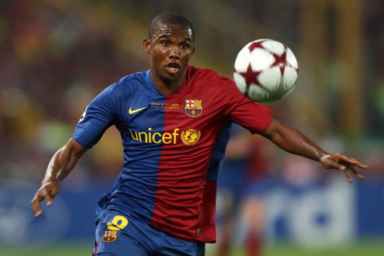 Samuel Eto'o teve uma curta passagem pelo Real Madrid, onde ingressou nos juniores, em 1996, antes de se tornar um dos melhores avançados do Mundo e de brilhar com a camisola... do Barcelona - Foto: IMAGO