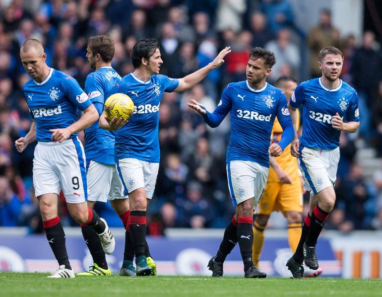 Joey Barton (Rangers): o então médio de 34 anos foi suspenso por três semanas após ter-se desentido com o colega de equipa Andy Halliday durante e após um treino.
