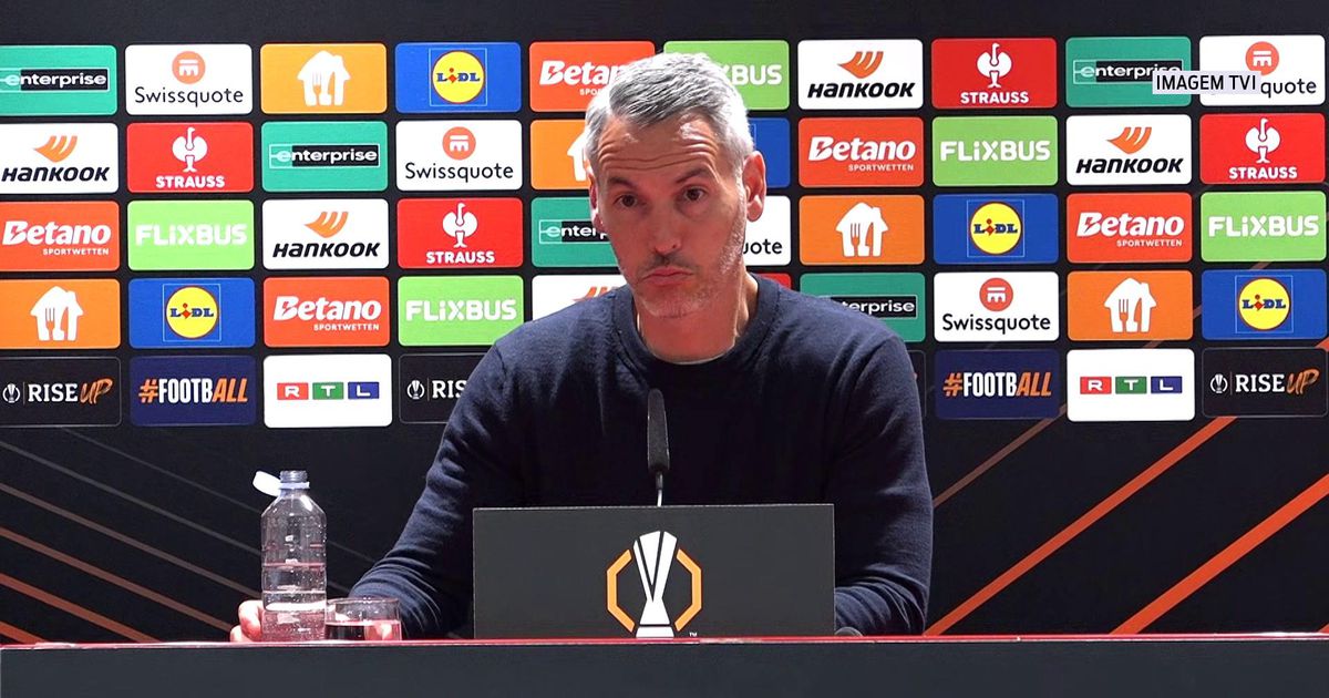 Carlos Vicens explica mudanças entre Zalazar e Pau Víctor após a expulsão