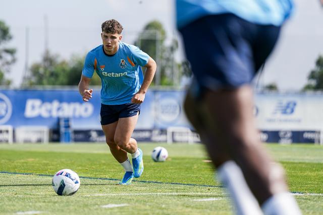 Pietuszewski de volta ao trabalho no Olival - Foto: FC PORTO