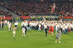Invasão de campo dos adeptos do Friburgo ao eliminarem o SC Braga