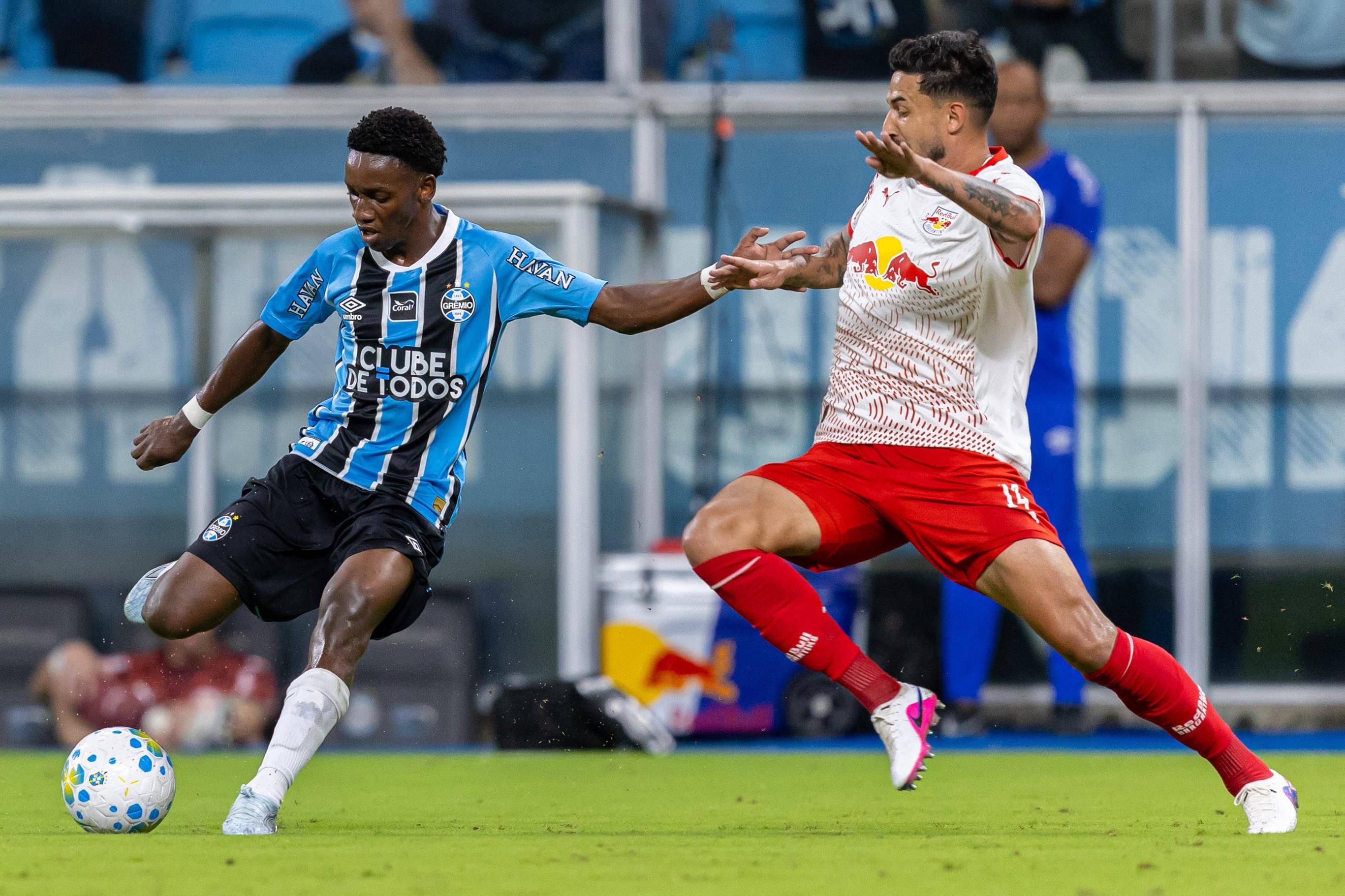 Gabriel Mec já soma 24 jogos na equipa principal do Grêmio - Foto: IMAGO