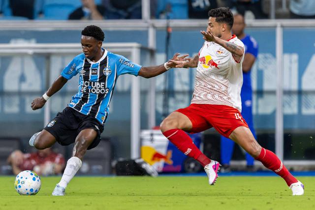 Gabriel Mec já soma 24 jogos na equipa principal do Grêmio - Foto: IMAGO