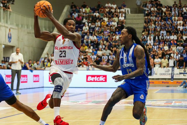 Benfica volta a vencer no Dragão e está a uma vitória do tricampeonato