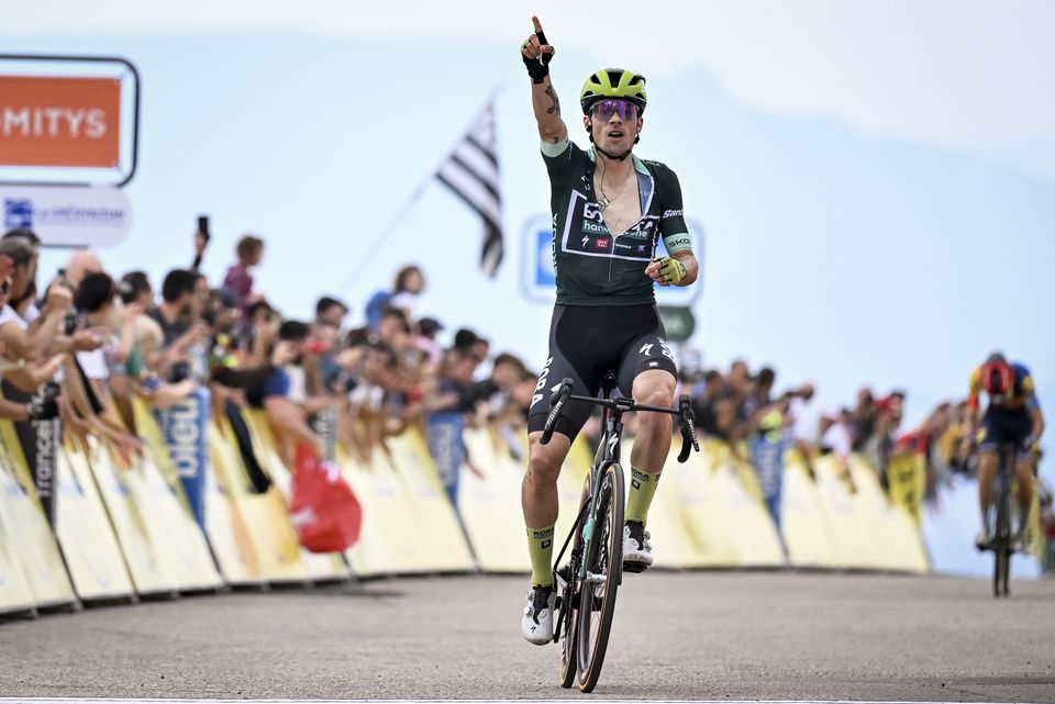 Critério do Dauphiné: Roglic vence primeiro duelo em montanha com Evenepoel