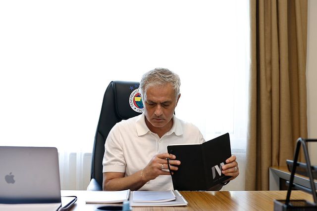 José Mourinho tem 60 milhões de euros de orçamento no Fenerbahçe