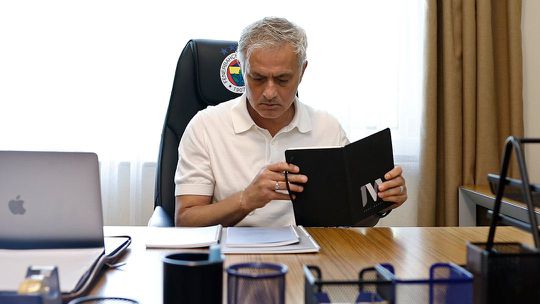 José Mourinho tem 60 milhões de euros de orçamento no Fenerbahçe