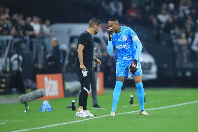 NES puxa pelo guarda-redes titular de António Oliveira no Corinthians