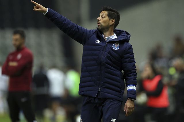 Os 12 trabalhos de Vítor Bruno