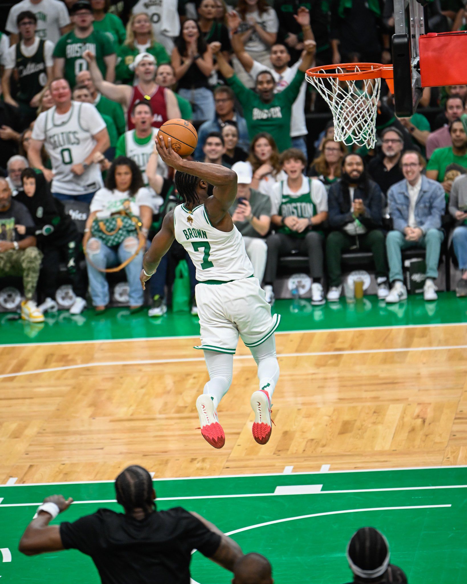 Celtics Vencem Mavericks No Primeiro Jogo Da Final Com Neemias No Banco ...