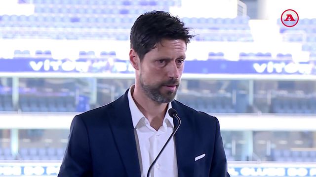 Vítor Bruno explica composição da equipa técnica