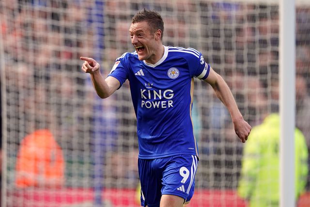 Oficial: Jamie Vardy renova contrato com o Leicester