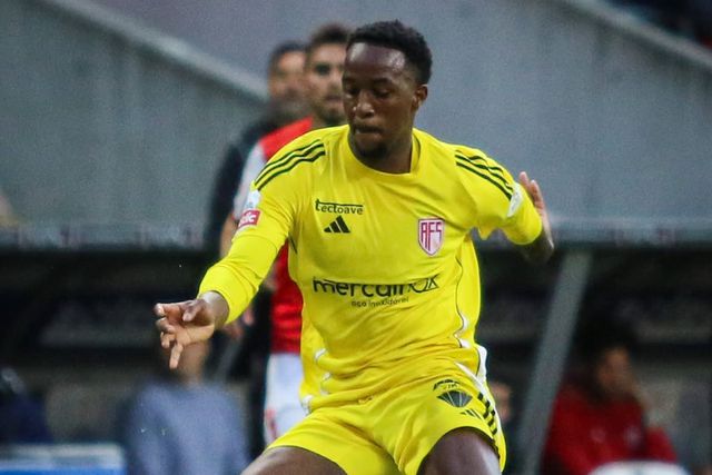 Aves SAD: Yair Mena regressa à Colômbia