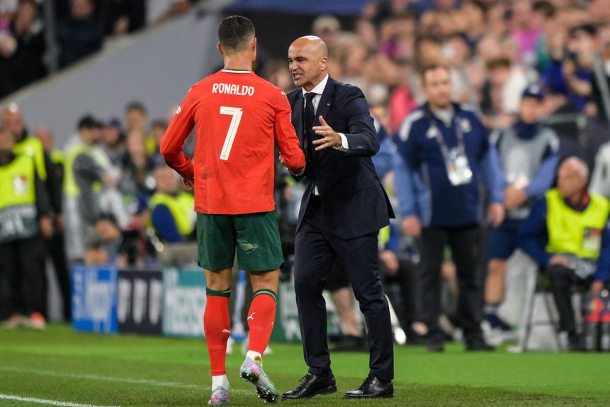 Roberto Martínez dá indicações a Ronaldo no jogo com a Alemanha, para a Liga das Nações
