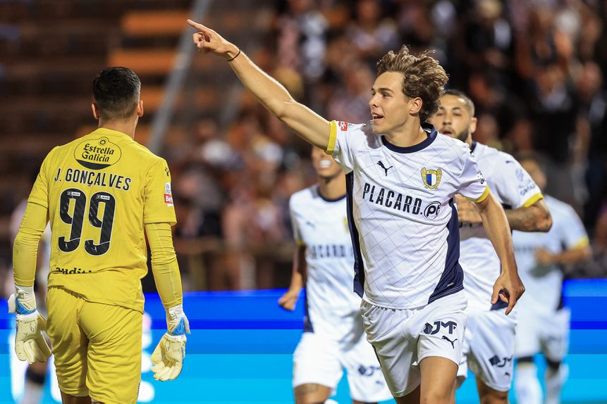 Camisola 20 dos azuis e brancos do Minho gera muita cobiça no futebol transalpino (Foto: José Coelho/LUSA)