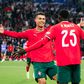 Cristiano Ronaldo festeja com Nuno Mendes