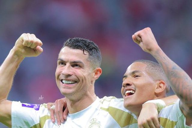 Não cumprimentou Ronaldo e ouviu: «Fala comigo que o pai comanda»