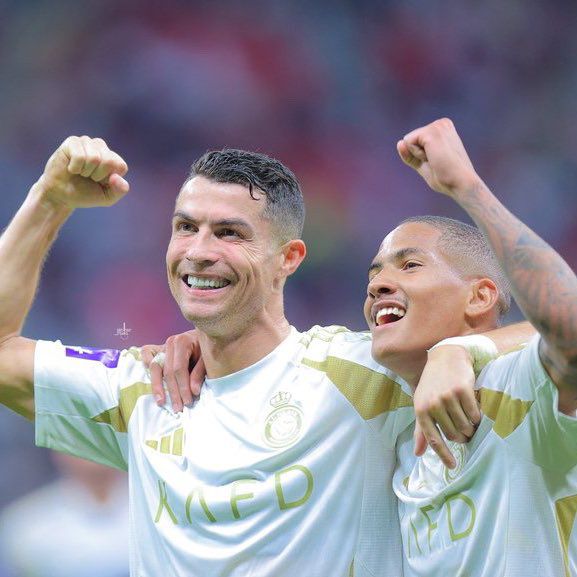 Não cumprimentou Ronaldo e ouviu: «Fala comigo que o pai comanda»