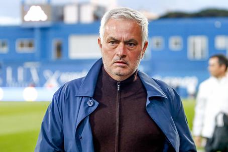 Mercado: com Olise difícil, Mourinho redireciona recursos para estrela... ex-Benfica