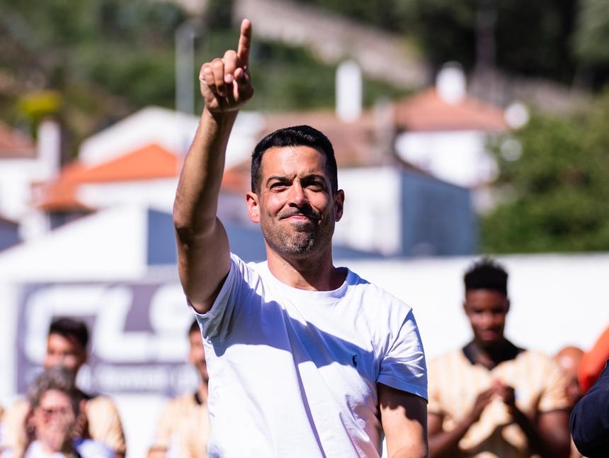 Filipe Mesquita, 41 anos, abraçou o desafio com todas as forças e logrou levar o emblema de Viana do Castelo ao terceiro escalão do futebol nacional - Foto: Vianense